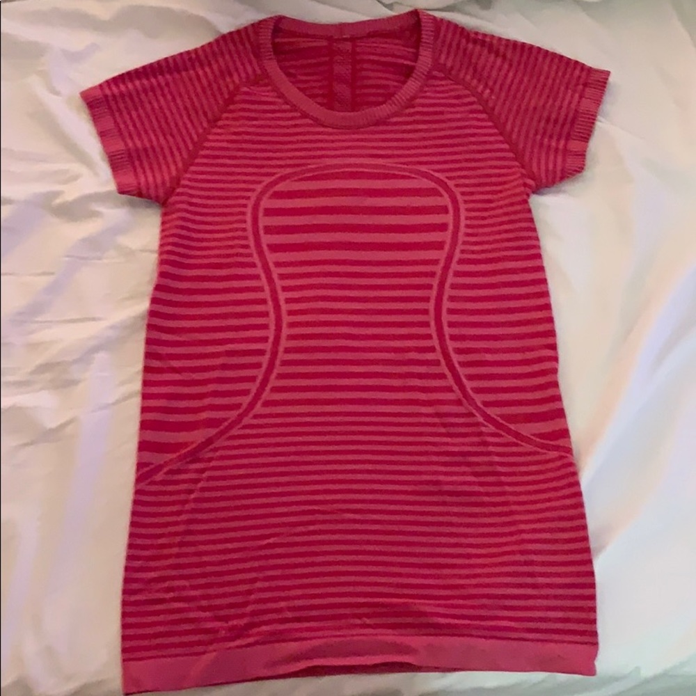 Lulu lemon short sleeve size 4